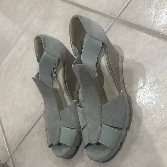 The flexx heels size 8 1/2 heels - Picture 3 of 8